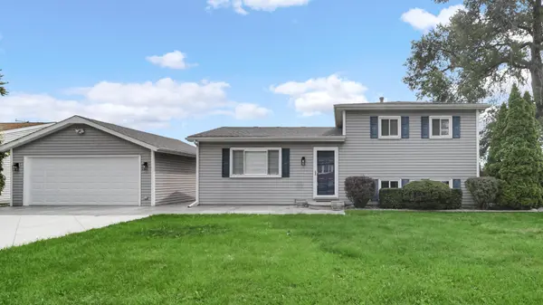 561 Eastwood DR, Lowell, IN 46356
