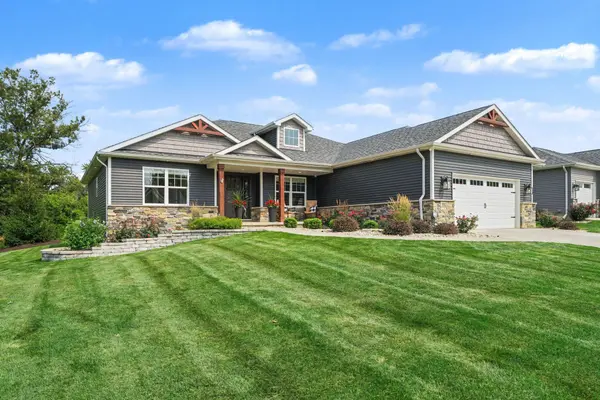1002 Oak Grove CT, Crown Point, IN 46307