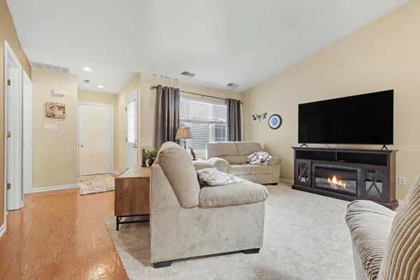 6851 Falcon DR, Schererville, IN 46375