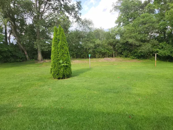 325 Forsythia ST, Demotte, IN 46310