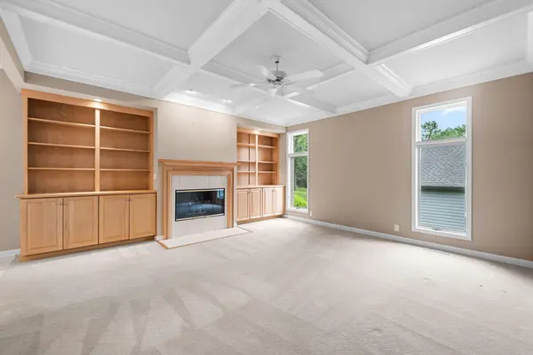 1805 Cheyenne CIR, Valparaiso, IN 46383