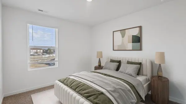 75 Maximillian DR, Hobart, IN 46342