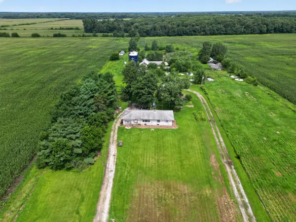 7244 W 500, Winamac, IN 46996