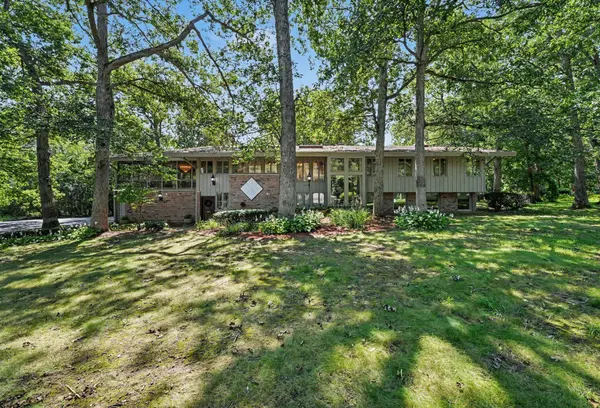 909 W 126th AVE, Crown Point, IN 46307