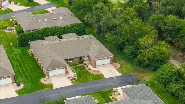 1077 Freedom CIR, Crown Point, IN 46307