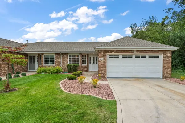 1077 Freedom CIR, Crown Point, IN 46307