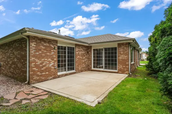 1077 Freedom CIR, Crown Point, IN 46307