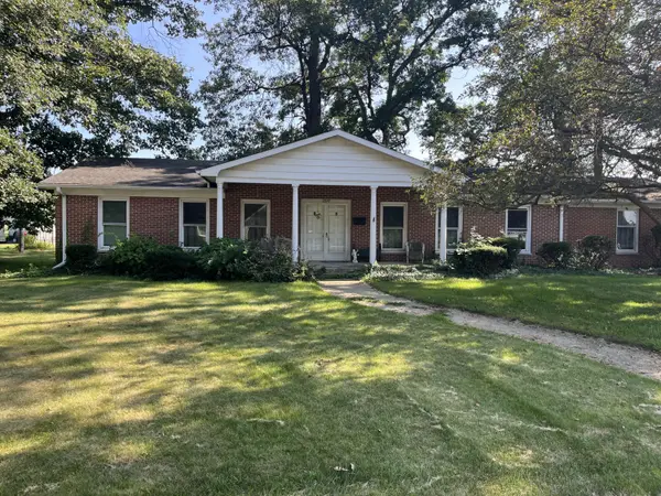 1810 Oakwood DR, Rochester, IN 46975