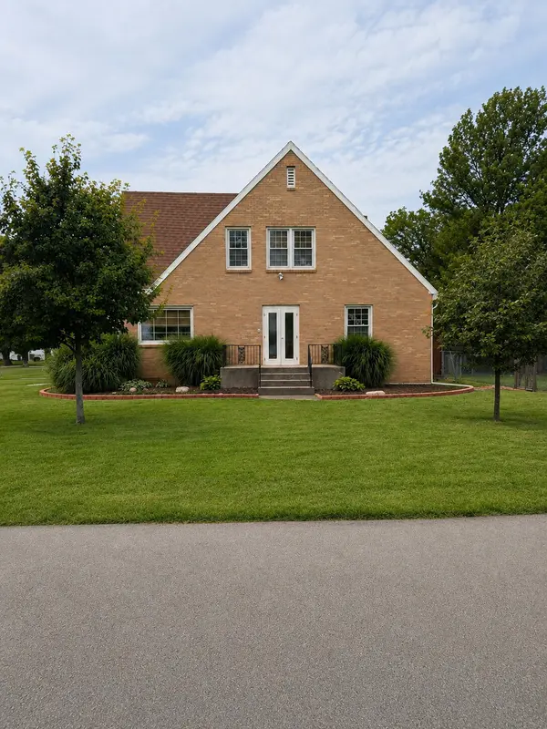 605 W Montgomery Street, Francesville, IN 47946