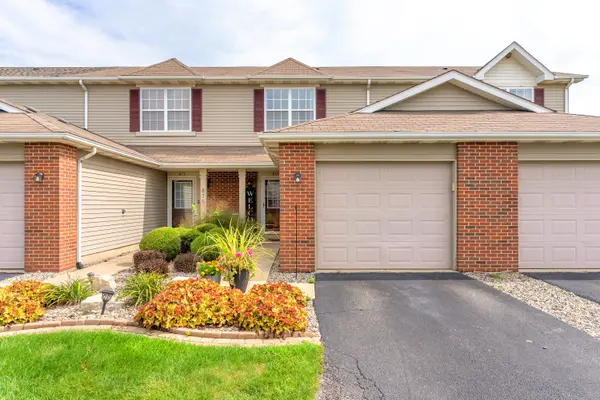 877 Flagstone DR, Dyer, IN 46311
