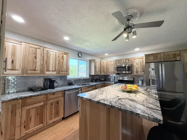 762 Dunewood DR, Chesterton, IN 46304