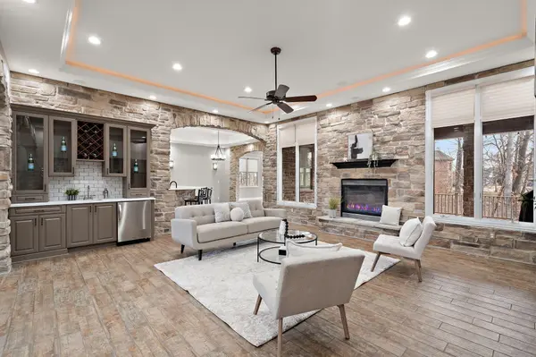 1089 George Ade CT, Crown Point, IN 46307