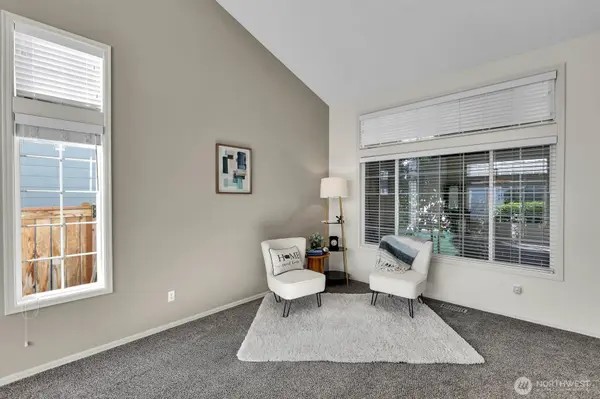915 N Laurel LN, Tacoma, WA 98406