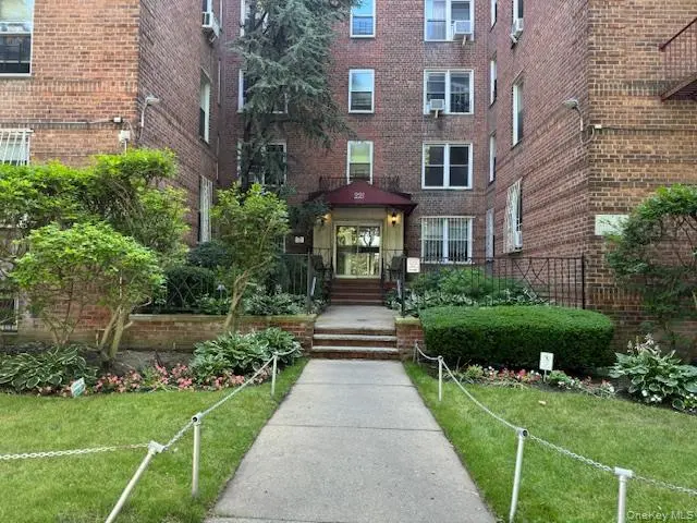 221 McDonald #1G, Brooklyn, NY 11218
