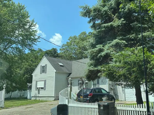 63 Washington AVE, Mastic Beach, NY 11951