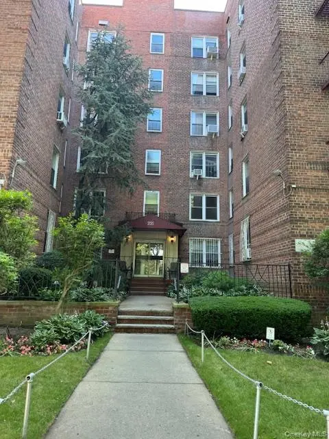 221 McDonald #1G, Brooklyn, NY 11218