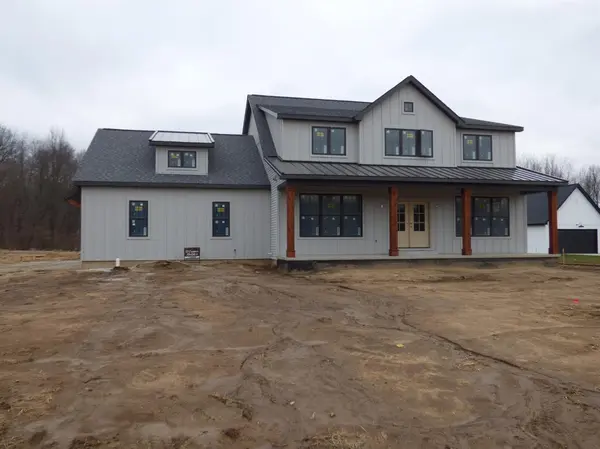 487 Stonebridge Pkwy, Valparaiso, IN 46383