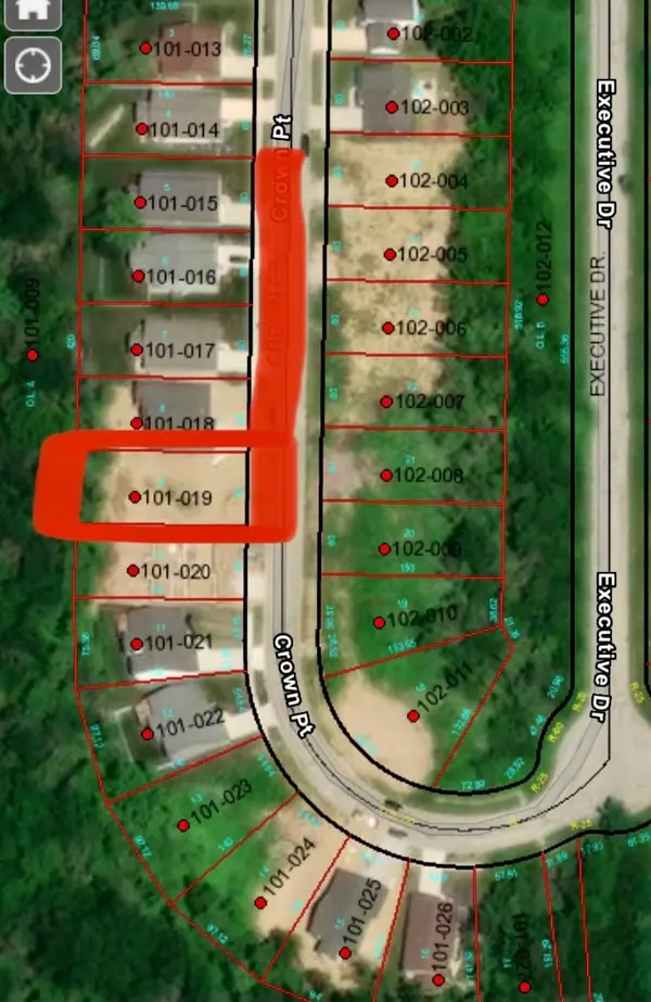 4005 Crown DR, Valparaiso, IN 46383