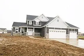 3910 Crown DR, Valparaiso, IN 46383