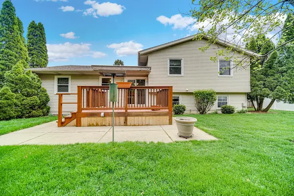 330 Persimmon DR, Schererville, IN 46375