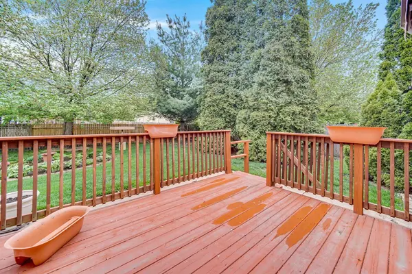 330 Persimmon DR, Schererville, IN 46375