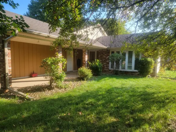 1525 Fox Point DR, Chesterton, IN 46304