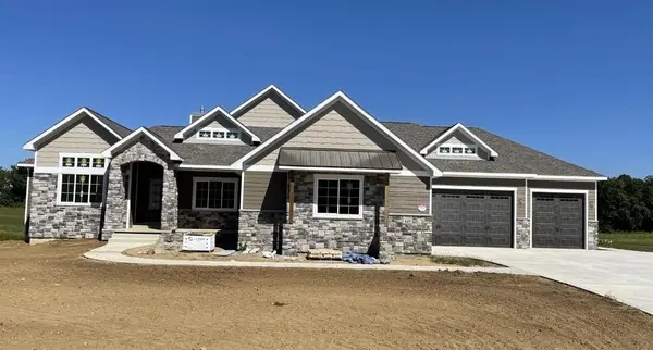 449 Stonebridge Pkwy, Valparaiso, IN 46383
