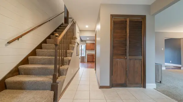 8485 Pine Island DR, Crown Point, IN 46307