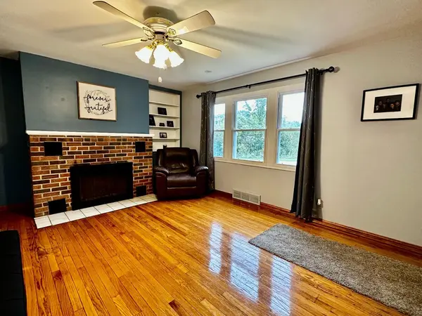 1063 Frontage RD, Chesterton, IN 46304