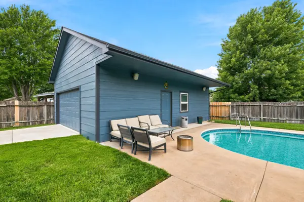1308 W Loring, Haysville, KS 67060