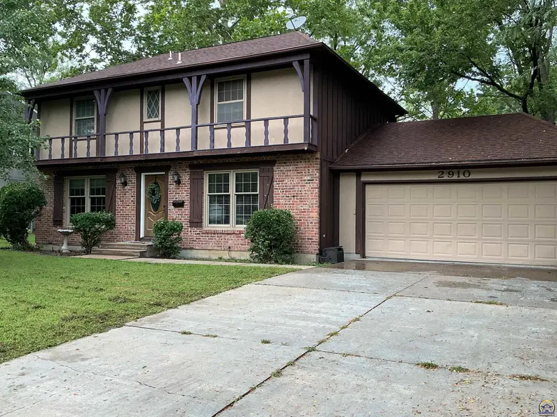 2910 SW 35th ST, Topeka, KS 66614