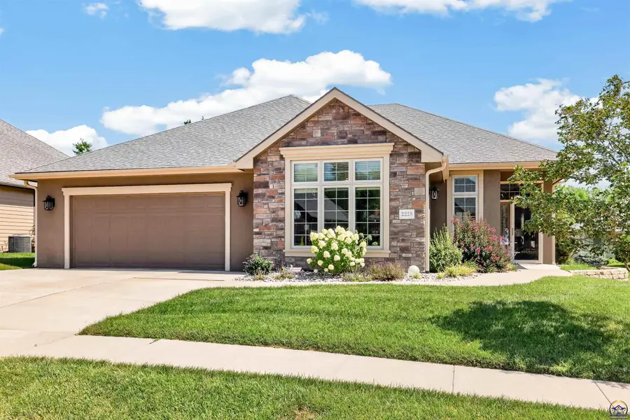 2228 SW Millers Glen DR, Topeka, KS 66614