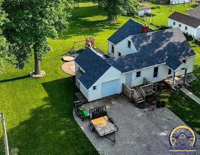 109 Minnehaha St, Hiawatha, KS 66434