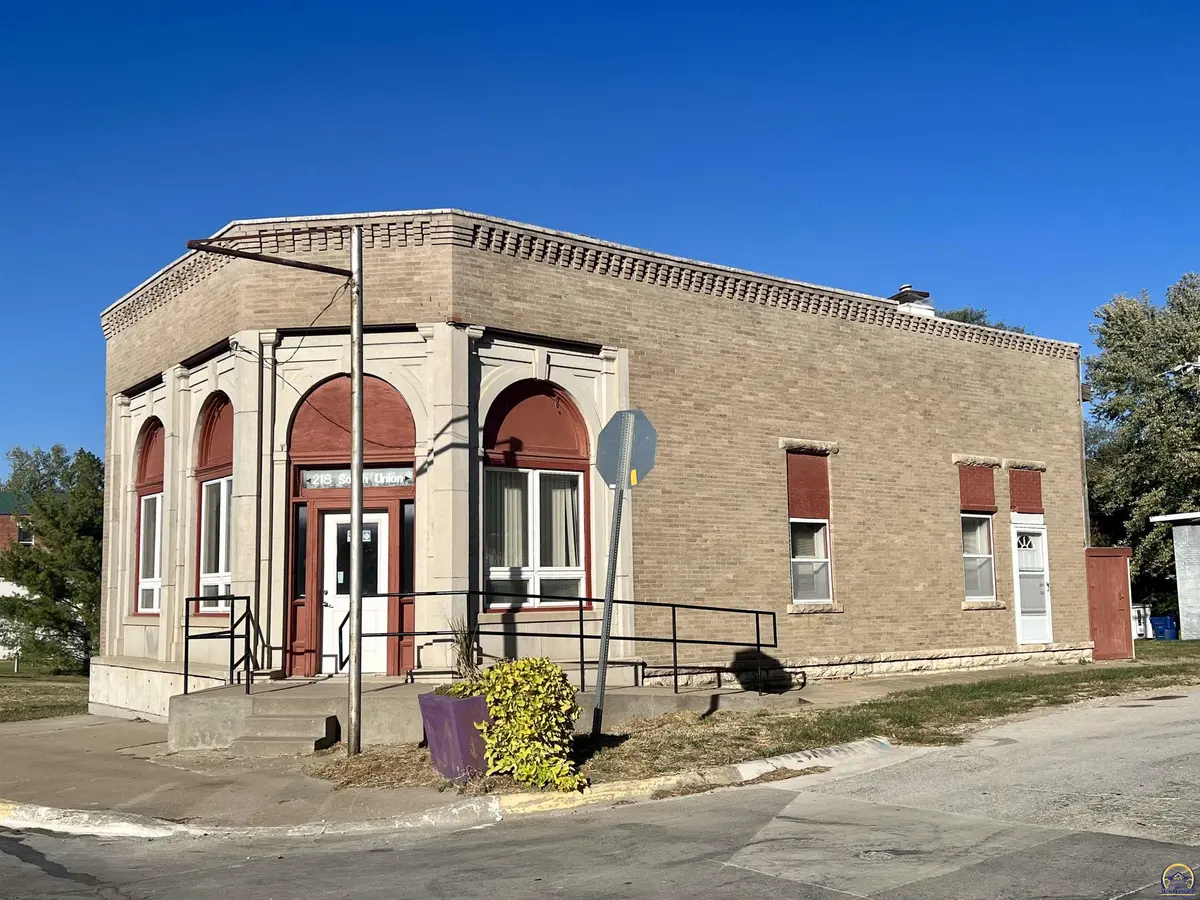 210 S Union ST, Mclouth, KS 66054-9999