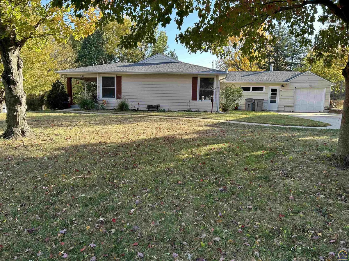 947 Oxford Dr, Emporia, KS 66801