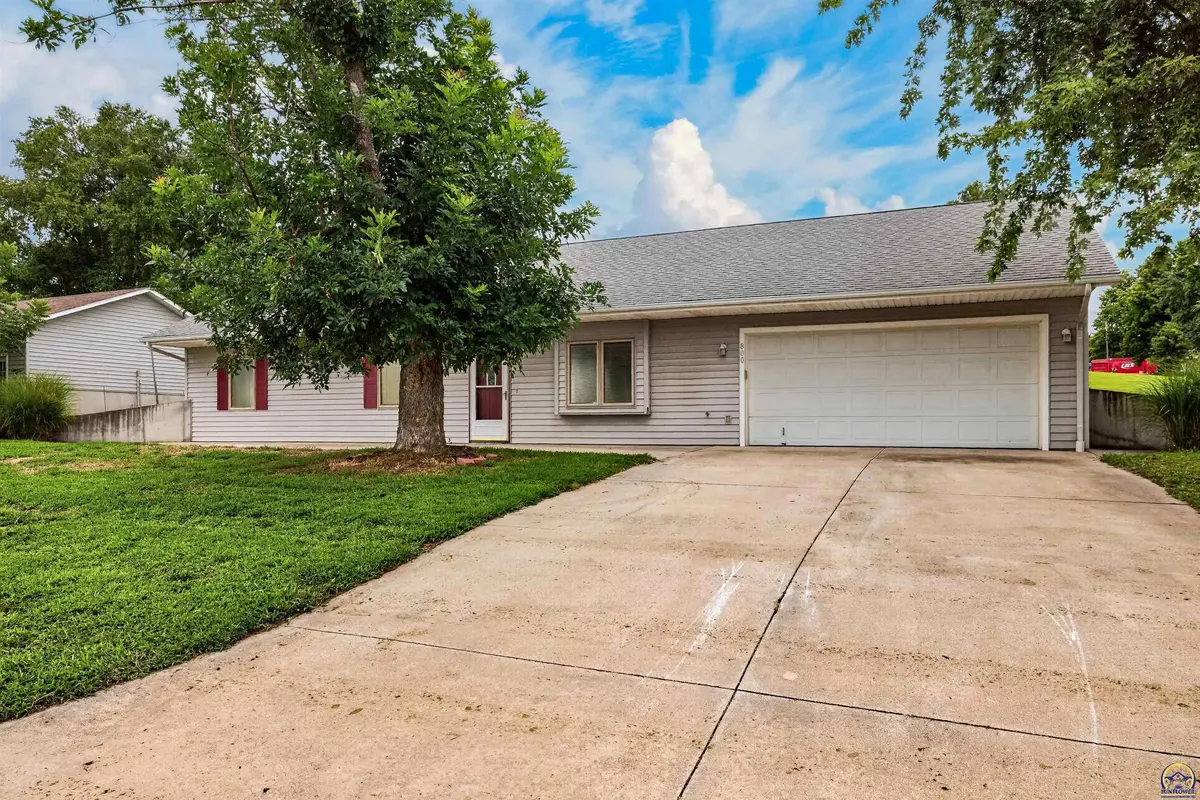 800 Banner RD, Holton, KS 66436
