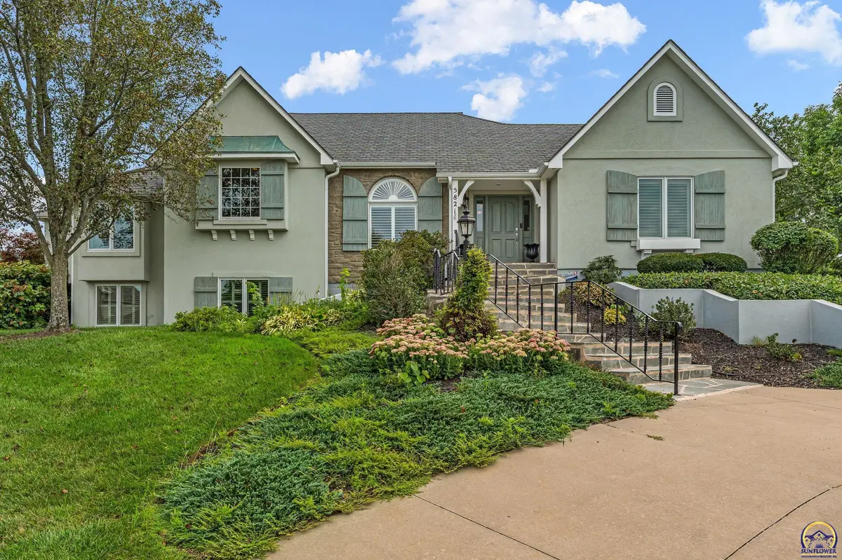 5821 SW 38th ST, Topeka, KS 66610