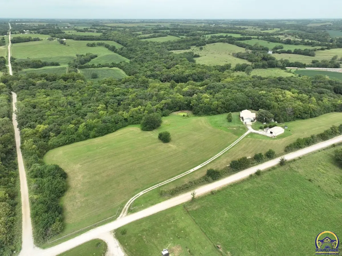12621 Washington RD, Mclouth, KS 66054