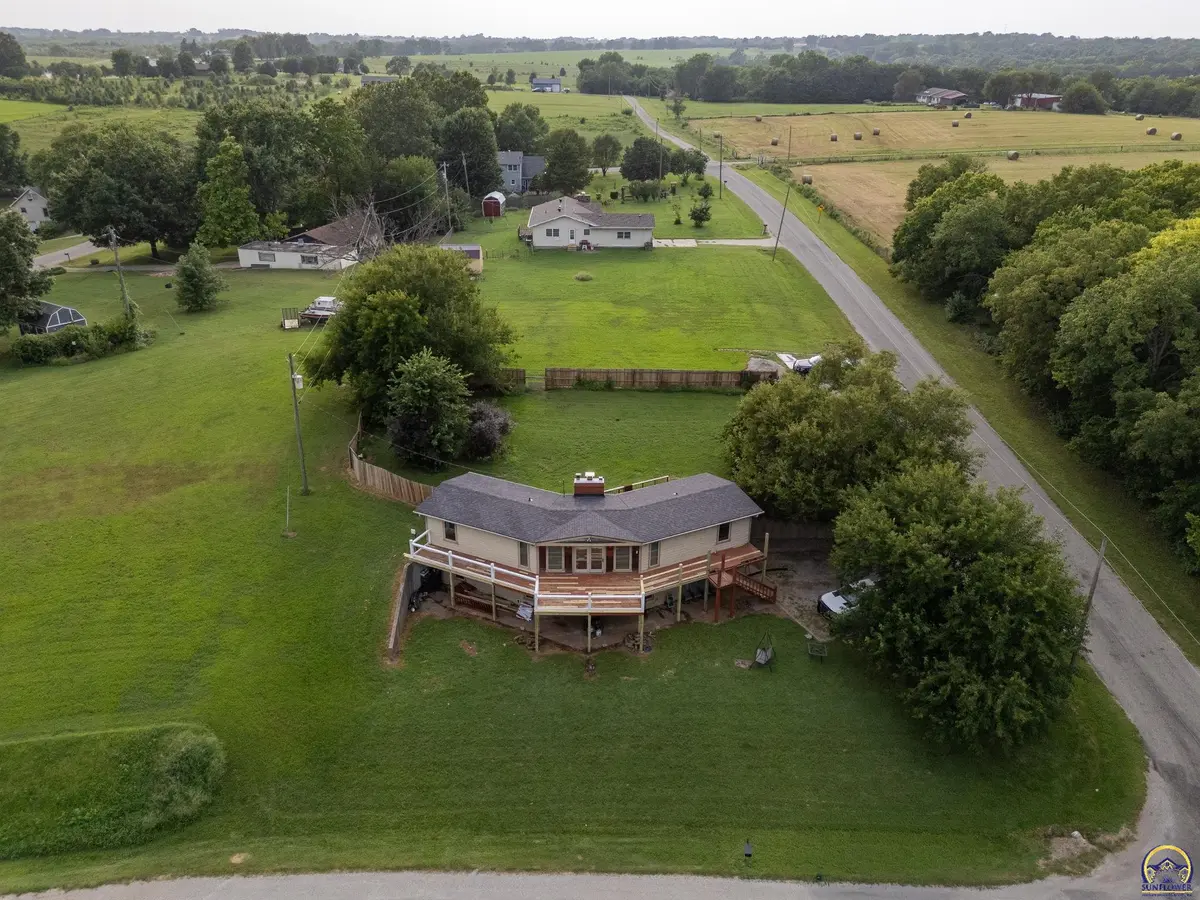 7685 Comanche RD, Meriden, KS 66512