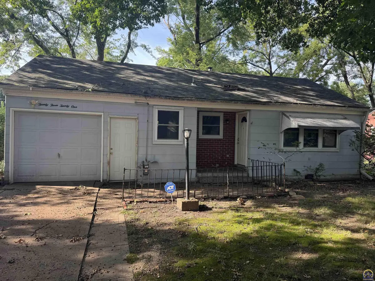 2321 SW 25th DR, Topeka, KS 66611