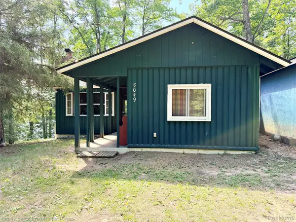 5049 Stark DR, Clinton Township, MI 48619
