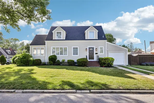 1660 Fenimore RD, Hewlett, NY 11557