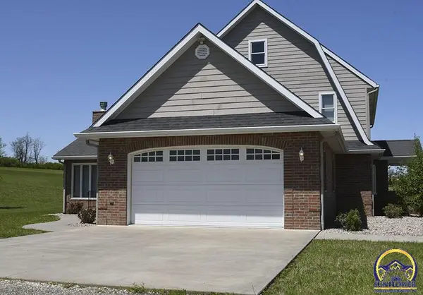 28096 Wild Rose CIR, St. Marys, KS 66536