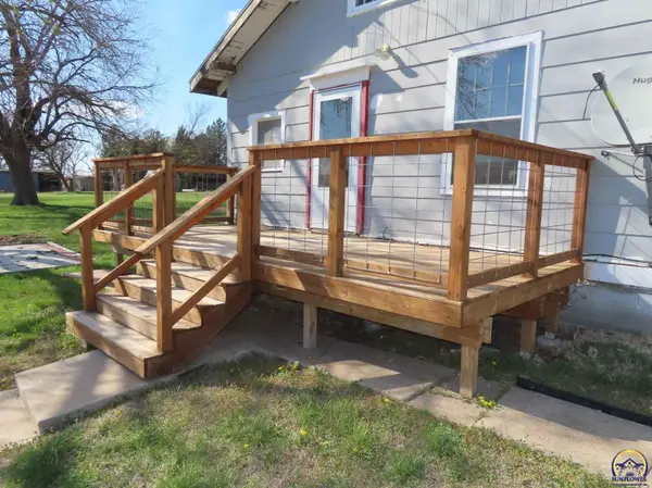 220 E 10th St, Strong City, KS 66869-0000