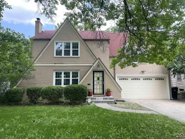 2806 SW Huntoon ST, Topeka, KS 66604
