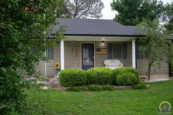 101 6th St, Maple Hill, KS 66507