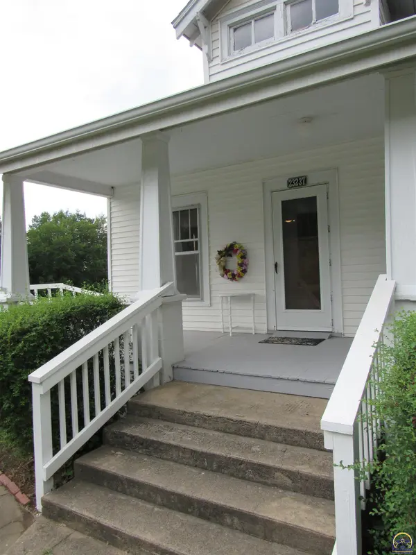 23237 Oak ST, Vassar, KS 66543