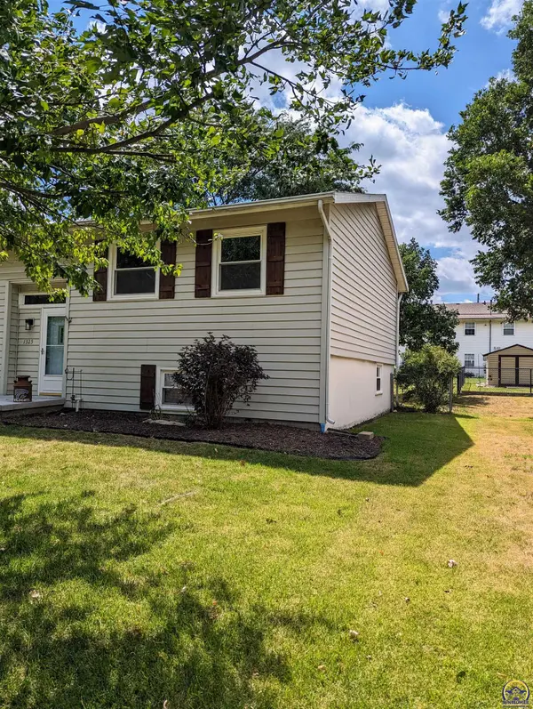 1325 Frontier WY, Emporia, KS 66801