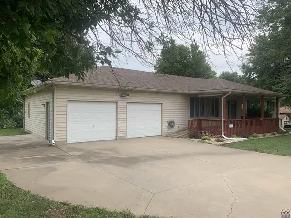 3390 Becker Ave, Meriden, KS 66512