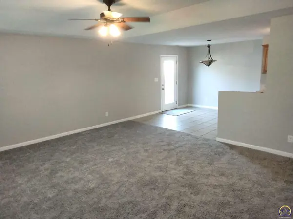 1703 SW 72nd Ter, Topeka, KS 66619